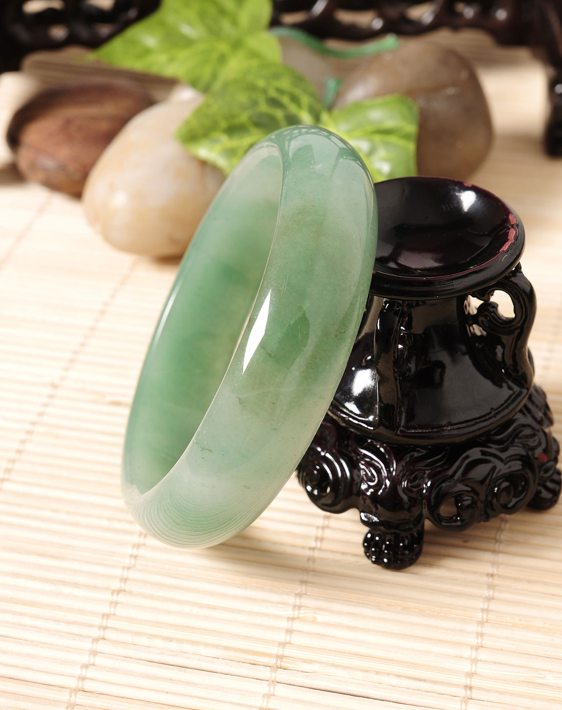 女款天然绿东陵石手镯(附鉴定证书)