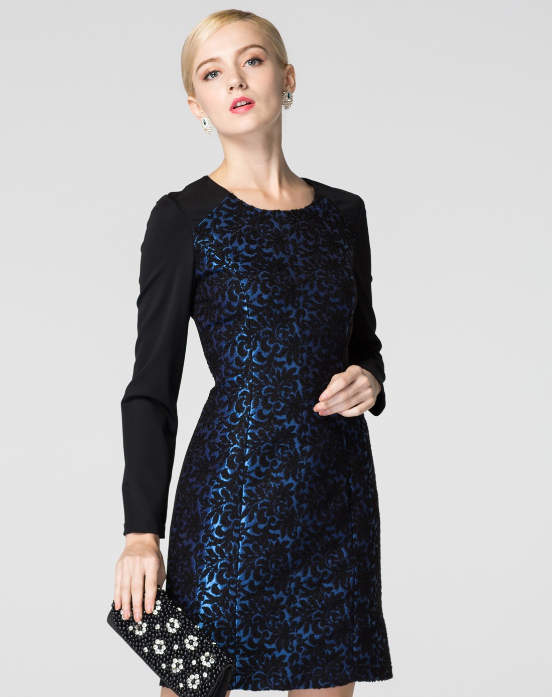 蓝黑色长袖优雅连衣裙