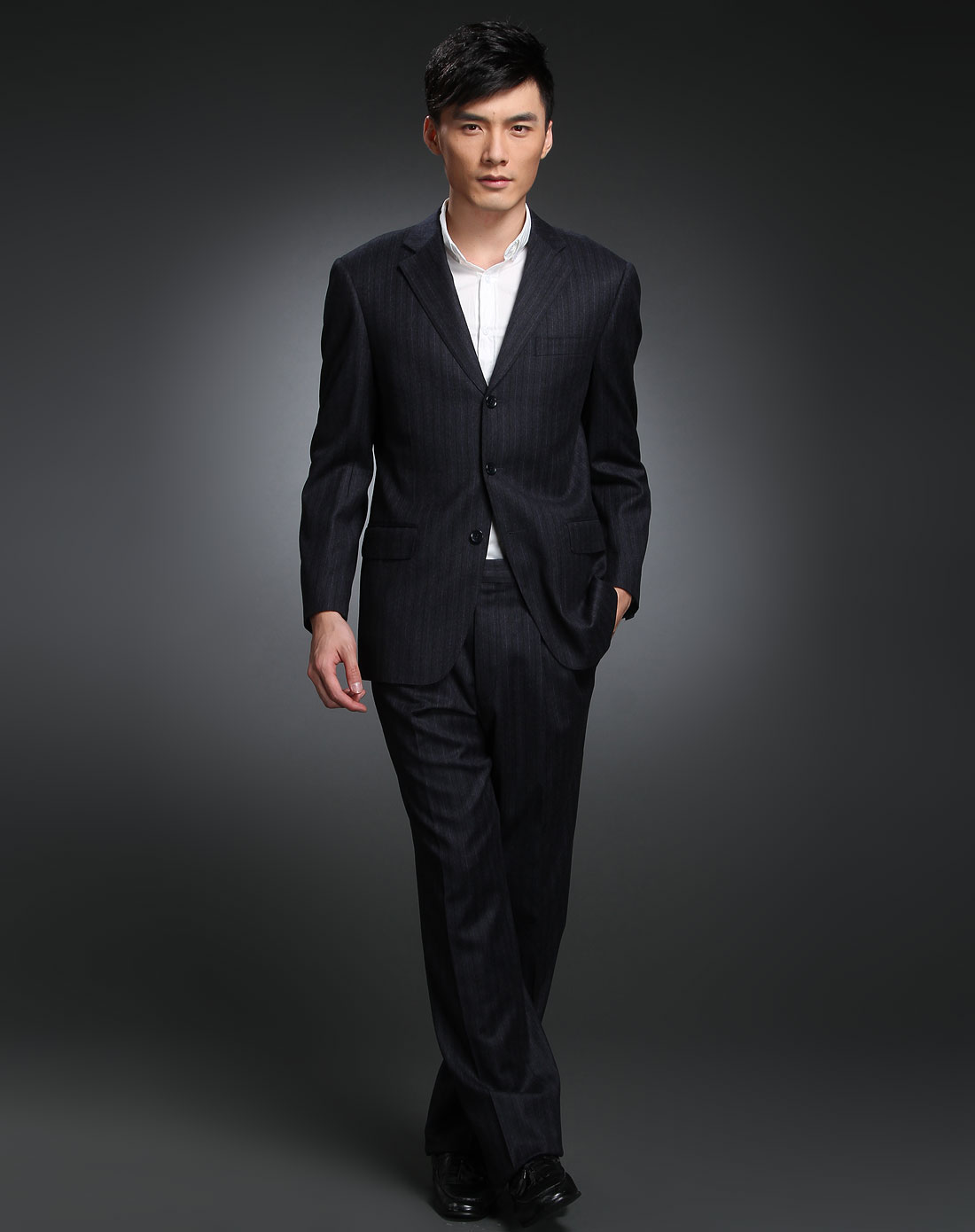 灰色底紫黑色条纹长袖西服