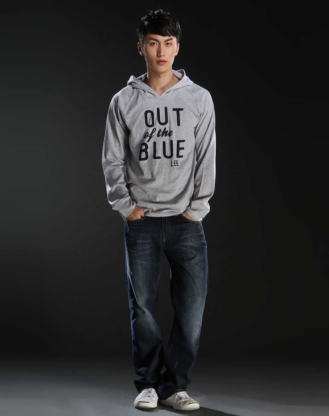 灰色连帽印图长袖针织卫衣