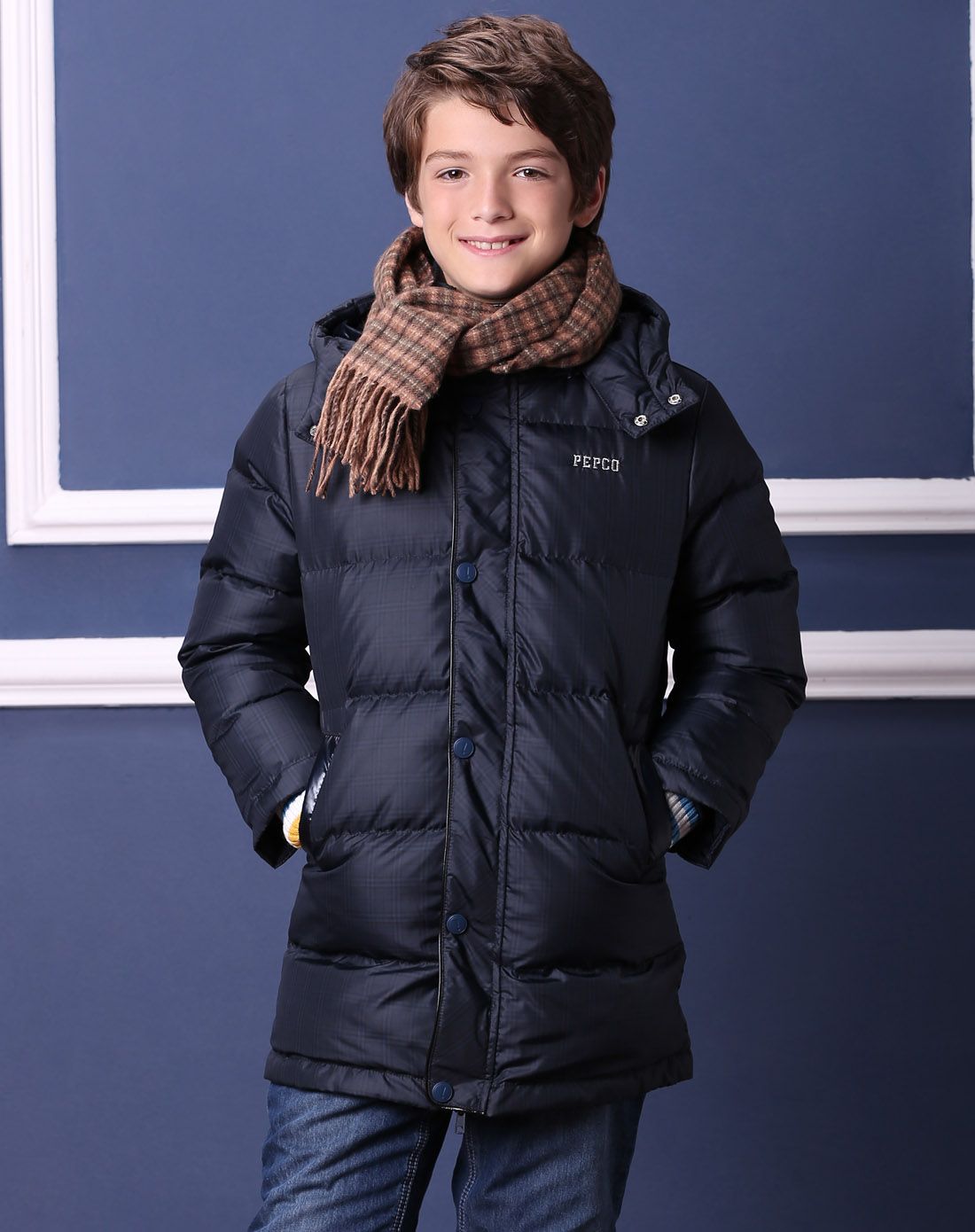 小猪班纳 男童蓝色织格童带帽长款羽绒服