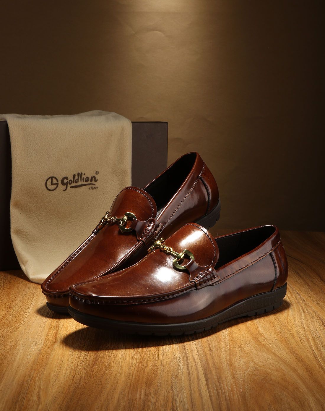 红棕色牛皮时尚休闲皮鞋