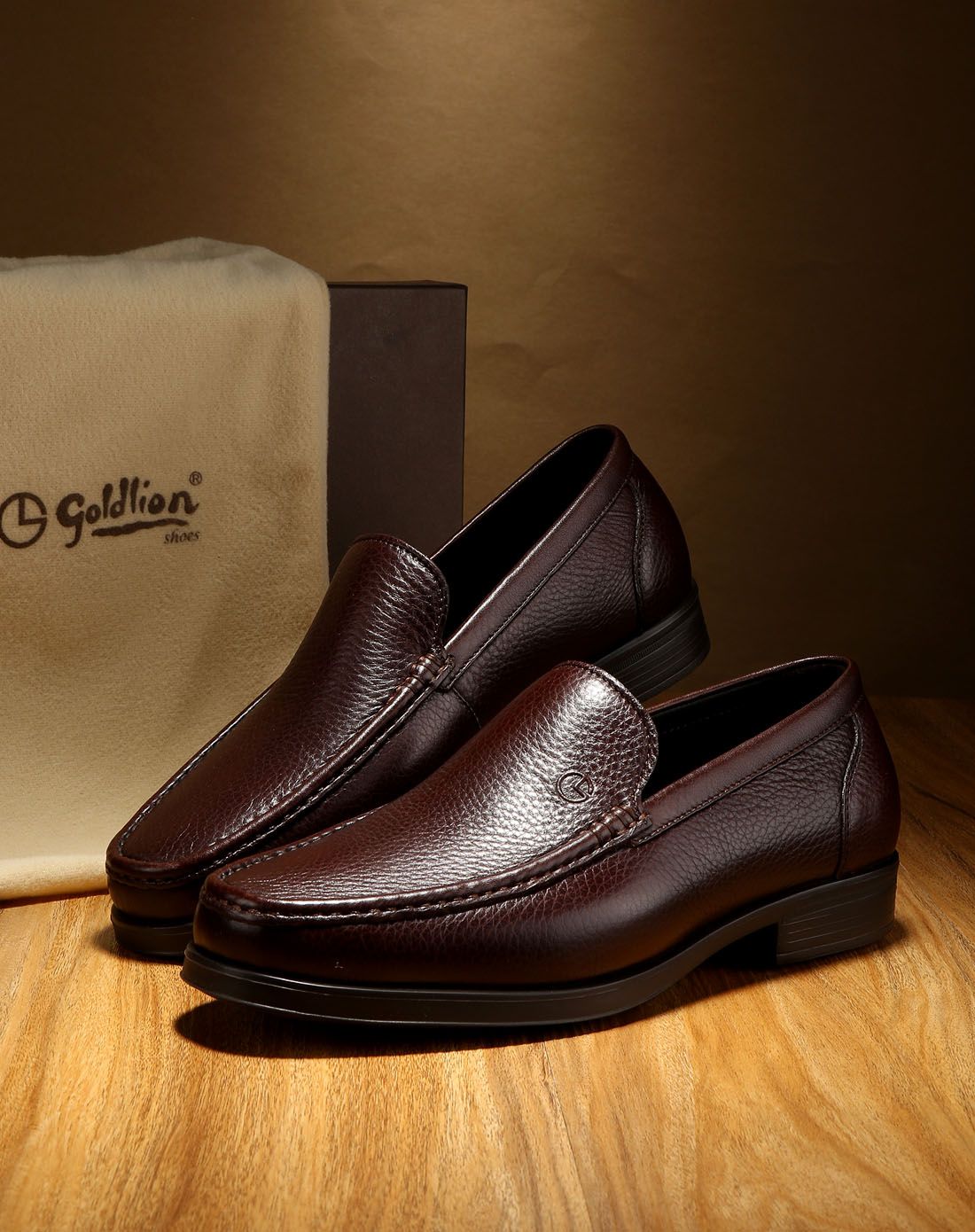 深棕色牛皮经典皮鞋