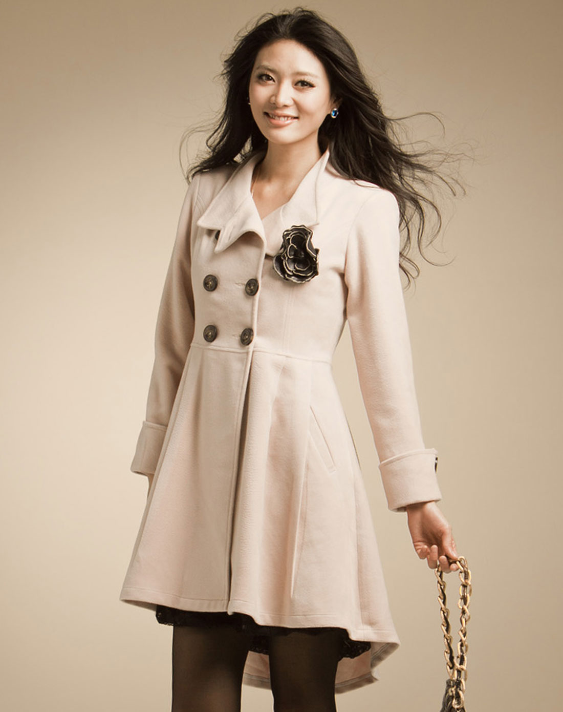 女款米色白领丽人前短后长双排扣呢大衣