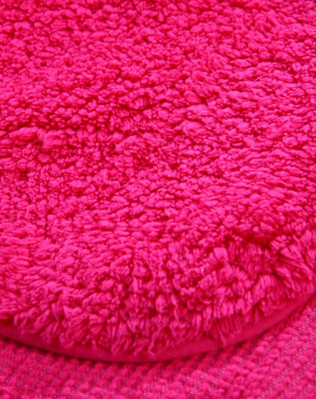 玫红色超细簇绒地垫