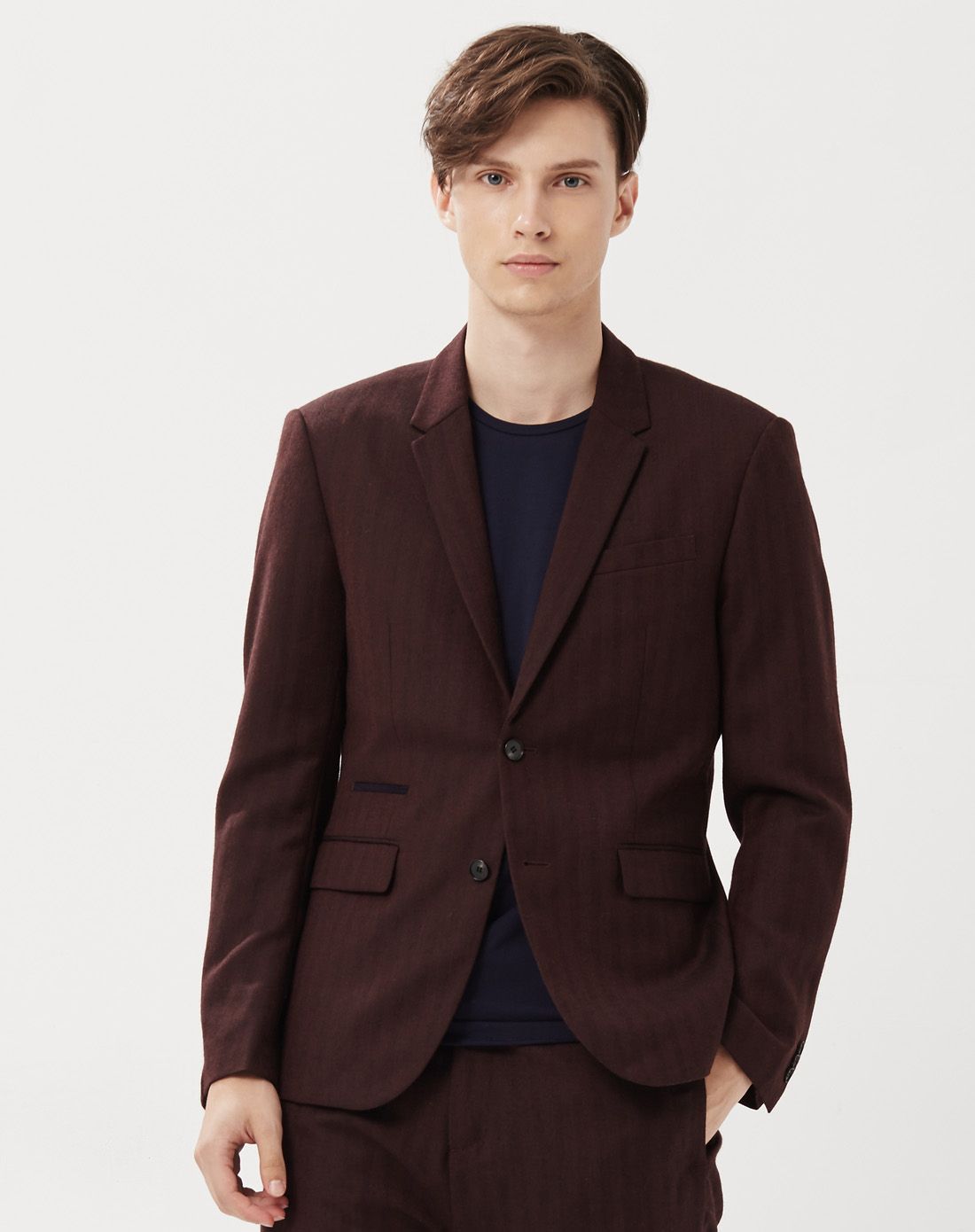 男款深咖色成熟稳重翻领长袖西服
