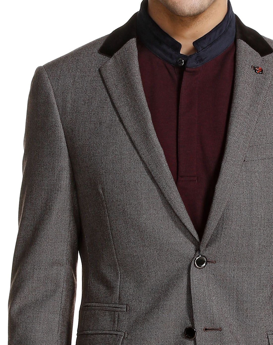 浅咖色经典商务休闲长袖西装