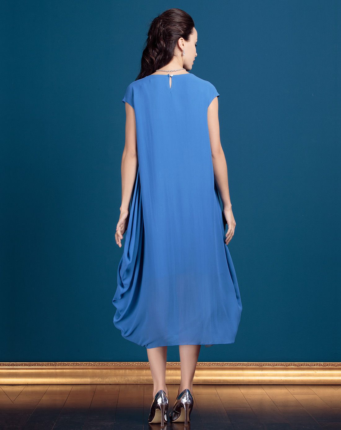 真丝湖蓝色素雅拼接连衣裙