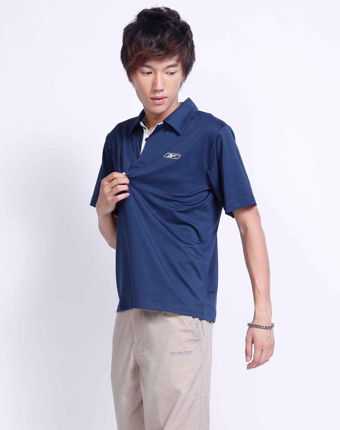 藏蓝色翻领短袖运动上衣