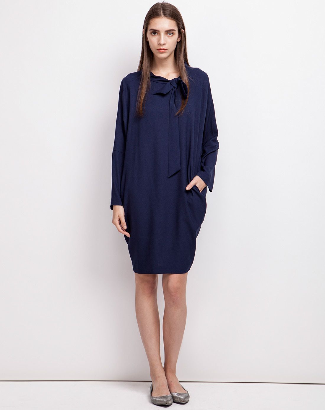 领部系带茧型连衣裙