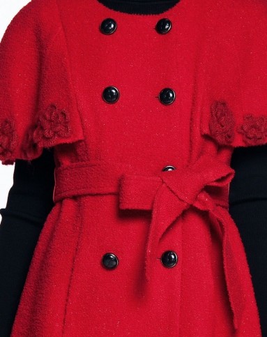 红色复古披肩式长款大衣