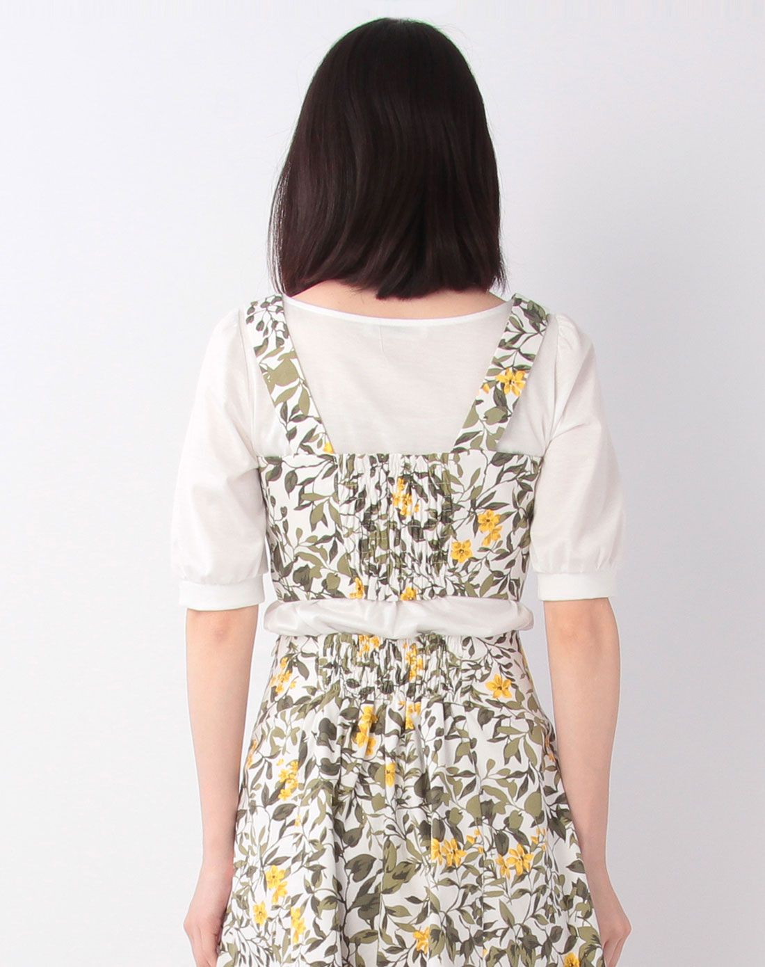 > 白底花纹套组紧身上衣