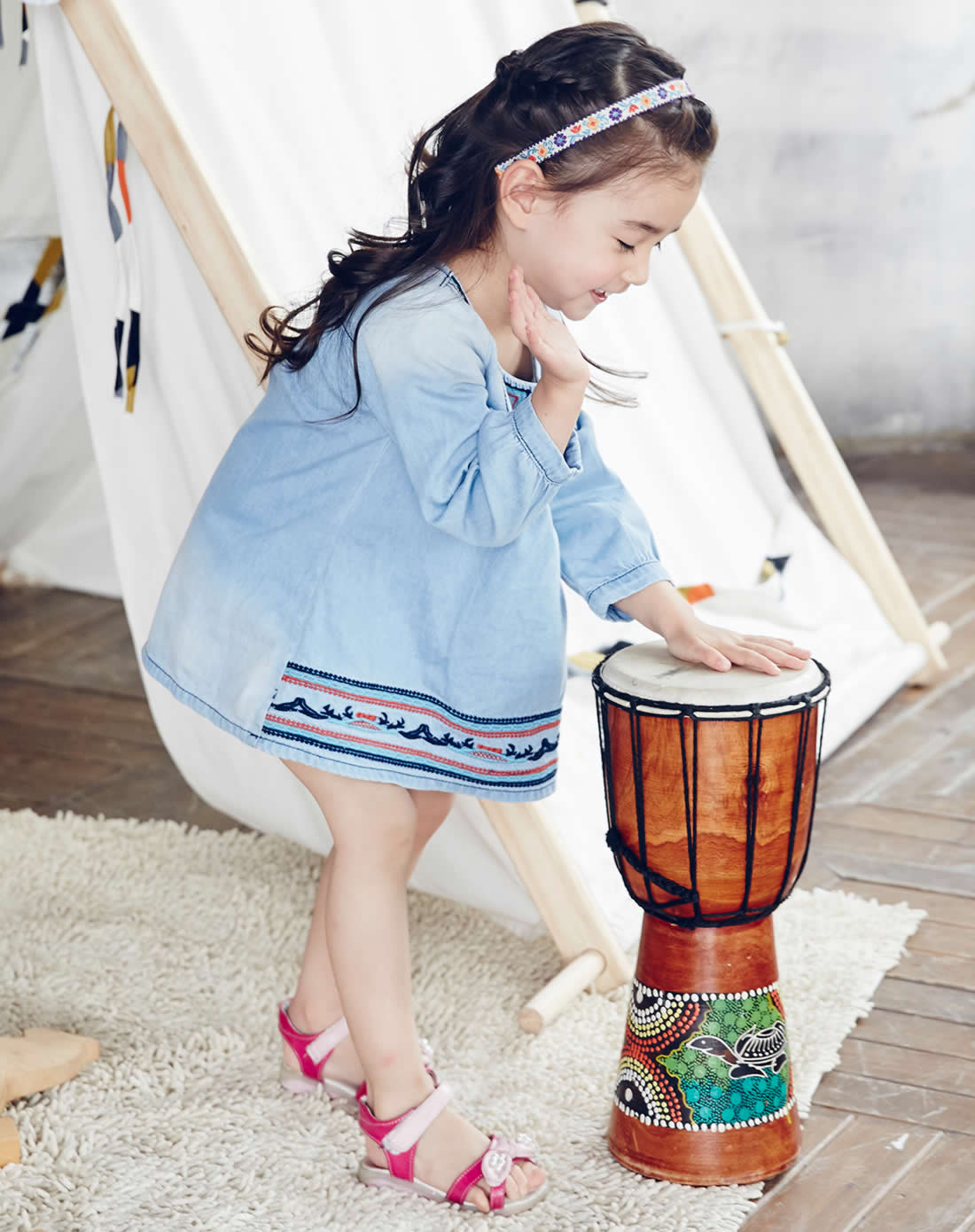 裂帛童装 女童圆领花朵刺绣百搭牛仔长袖连衣裙