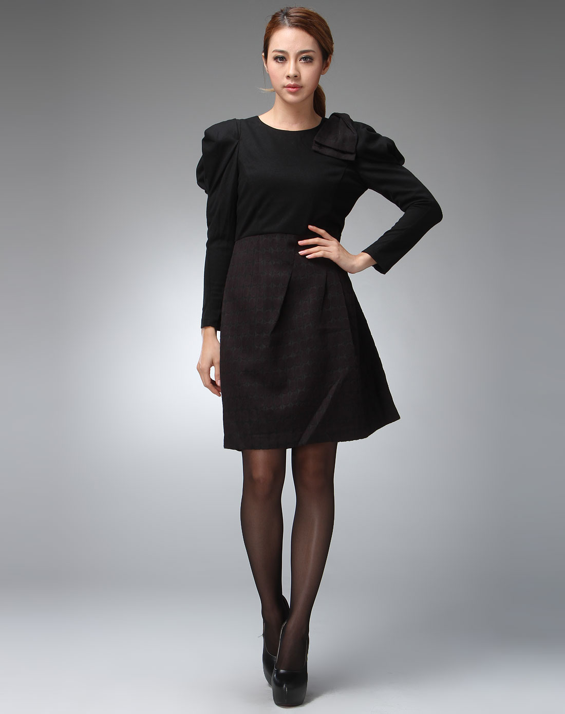 黑色简约时尚长袖连衣裙