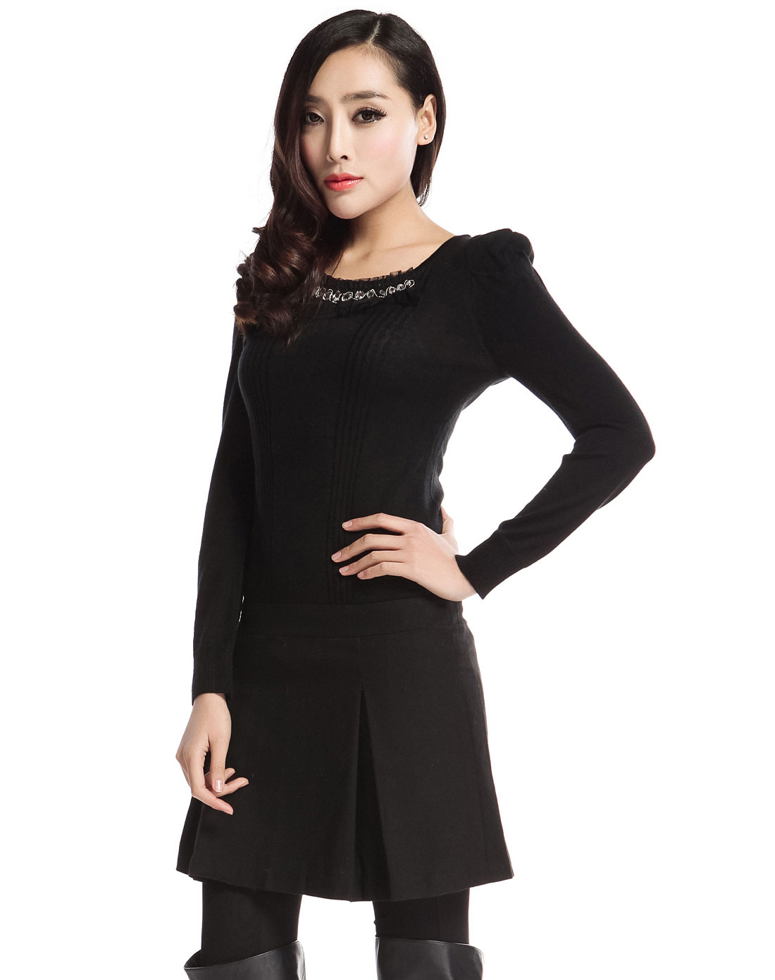 黑色长袖针织连衣裙
