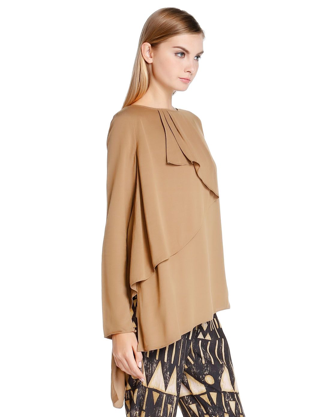 浅咖啡色圆领荷叶边长袖上衣