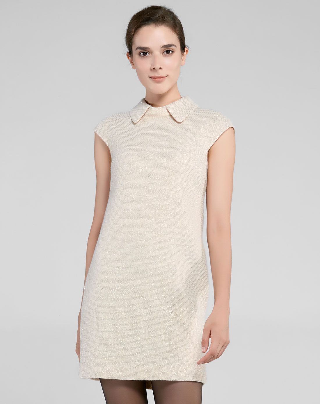 白金色赫本风优雅剪裁连衣裙