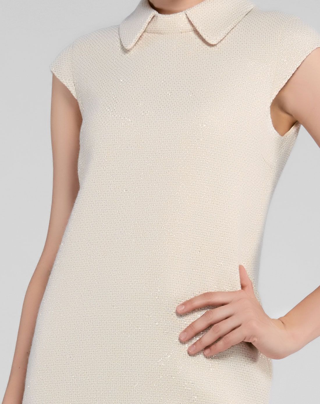 白金色赫本风优雅剪裁连衣裙