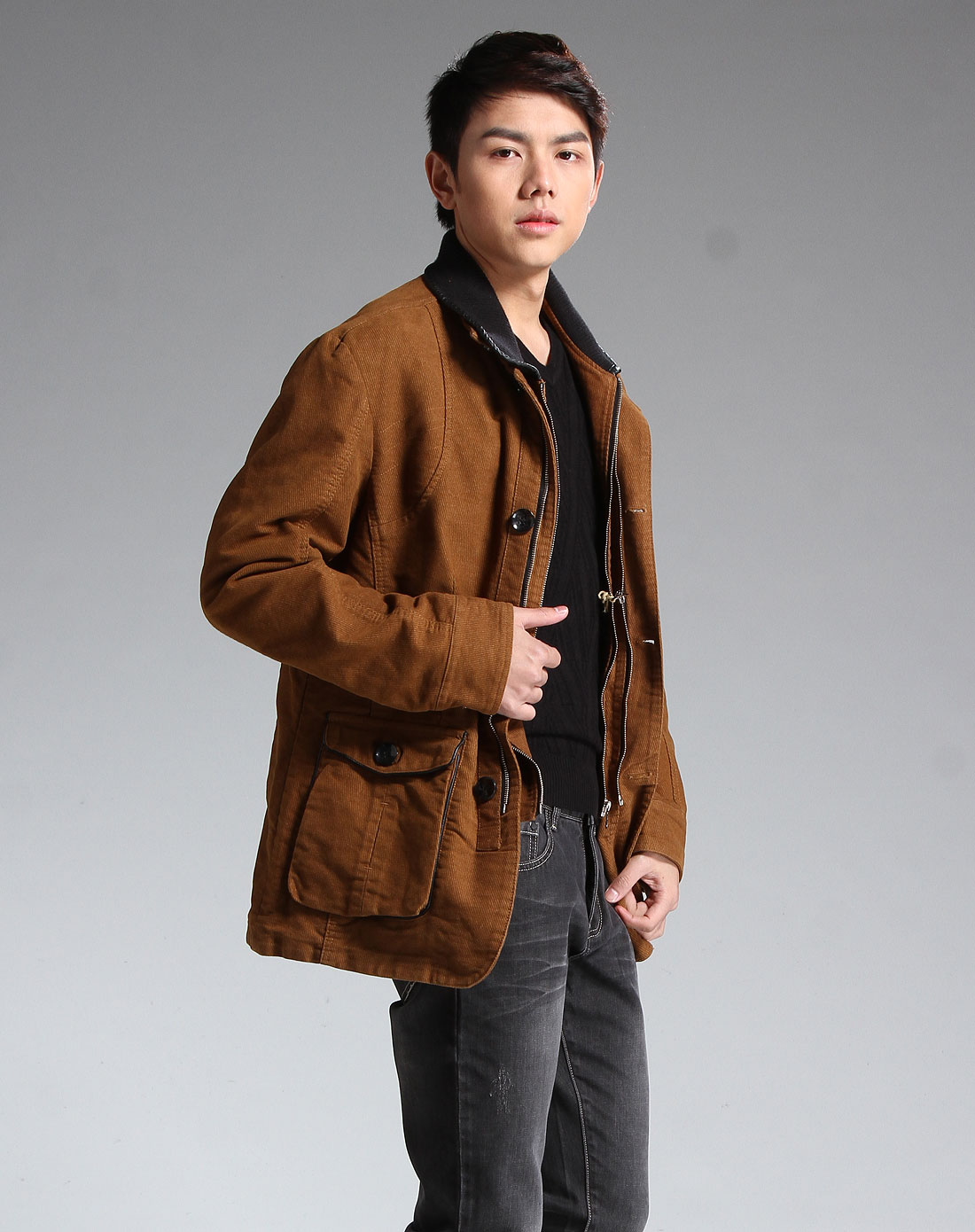 土黄色立领拉链休闲长袖外套