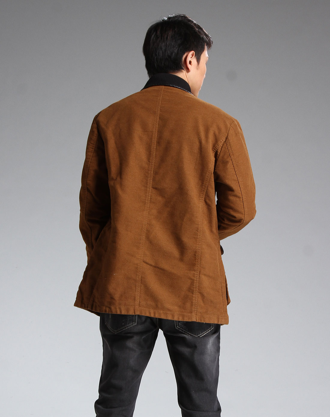 土黄色立领拉链休闲长袖外套