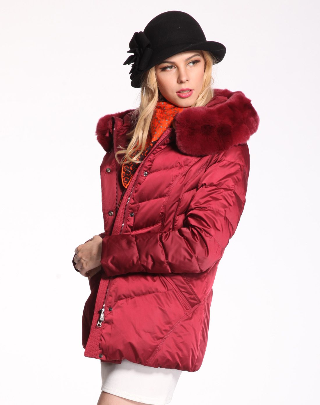 女款藏红色短獭兔毛羽绒服