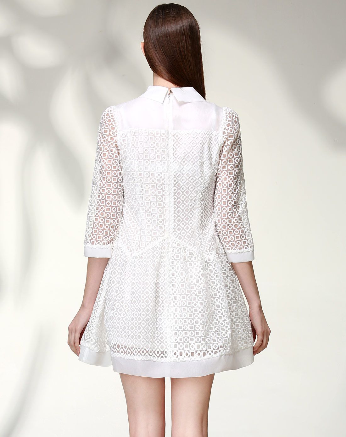 白色甜美气质欧根纱绣花料连衣裙