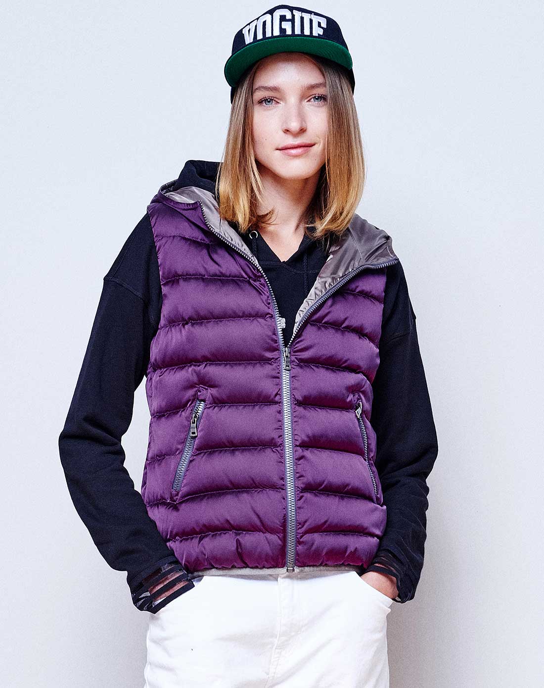 波司登女款紫色简约开襟无袖羽绒服