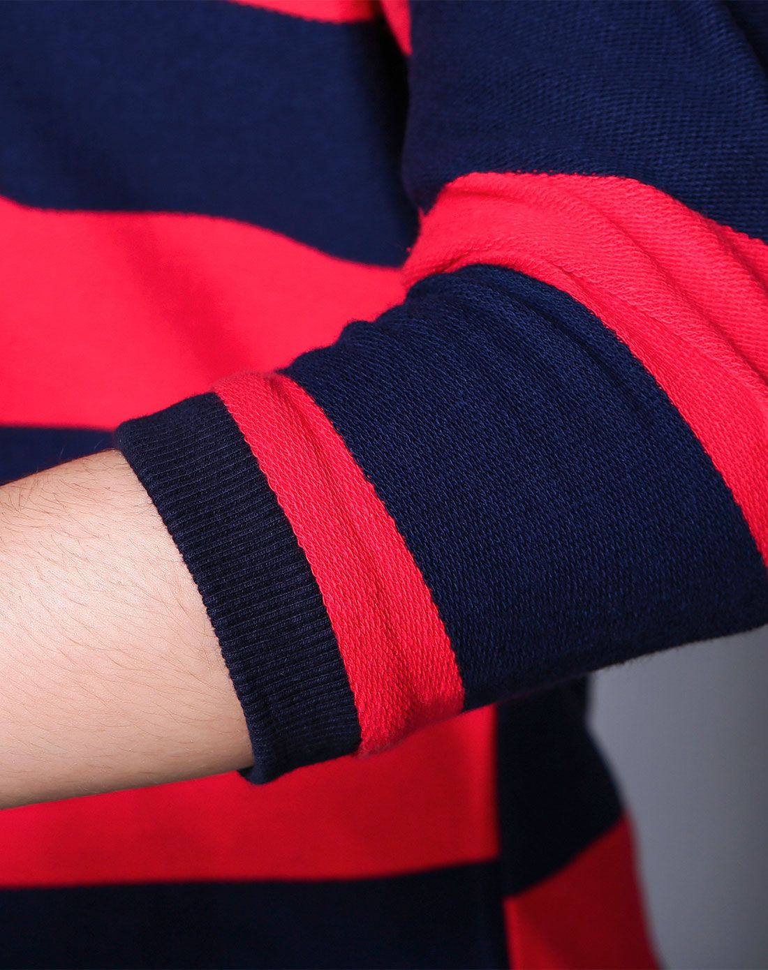 女款青红色上衣