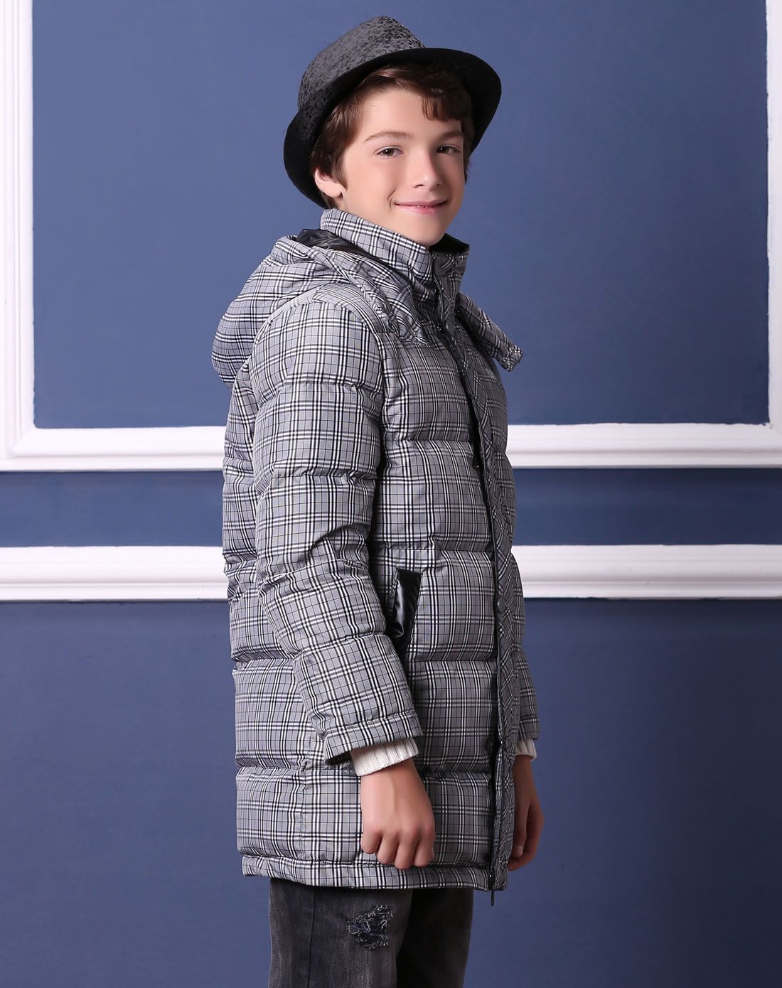 小猪班纳男童灰色织格童带帽长款羽绒服