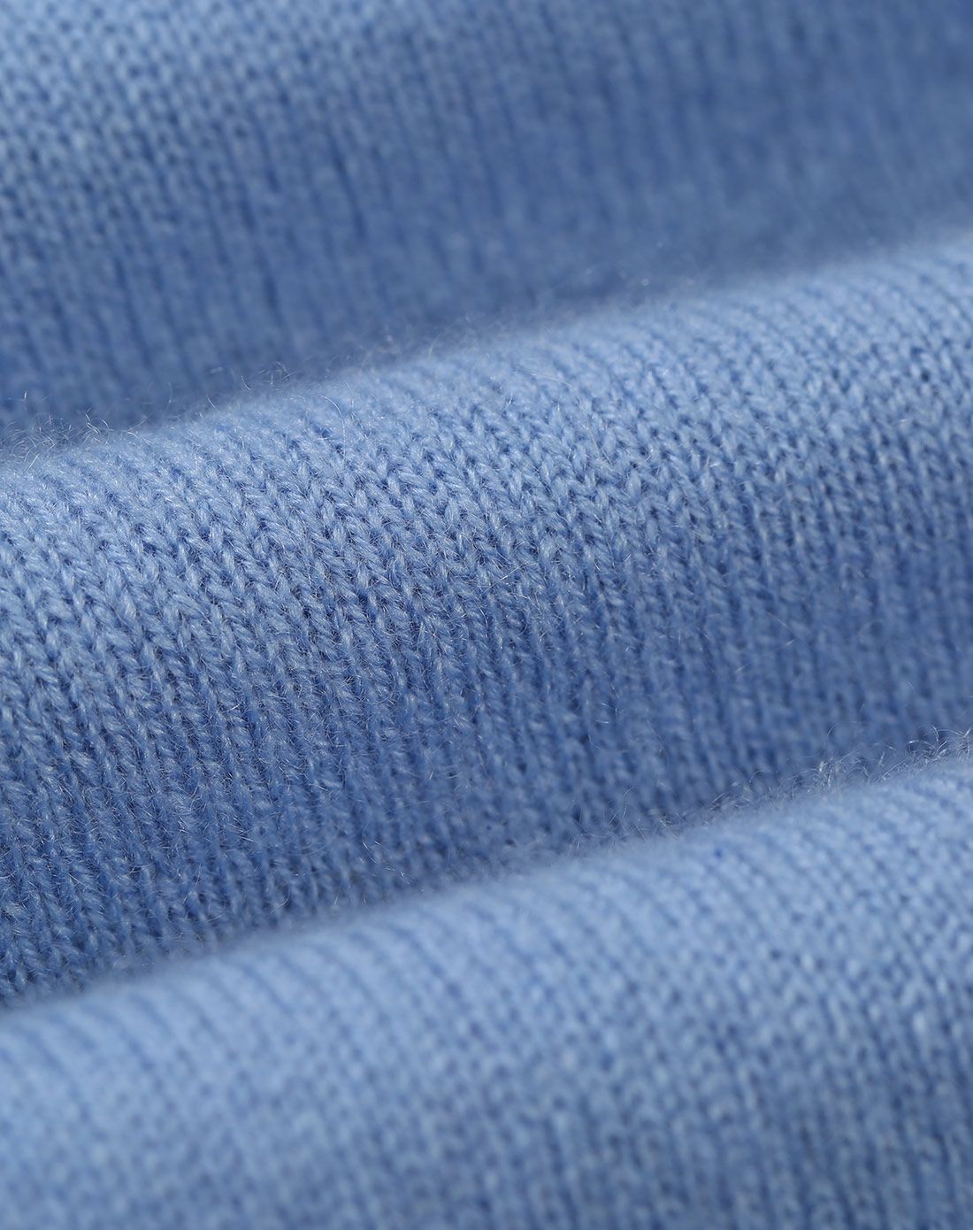 男童浅蓝色套头毛衣