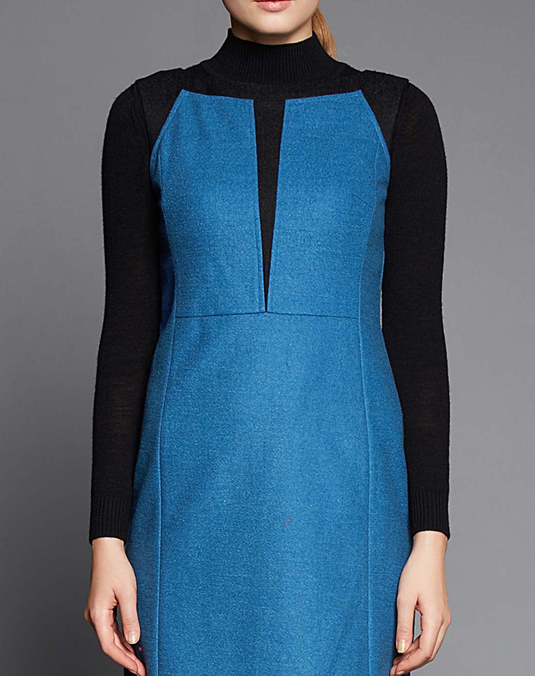 蓝黑拼接时尚修身款无袖连衣裙