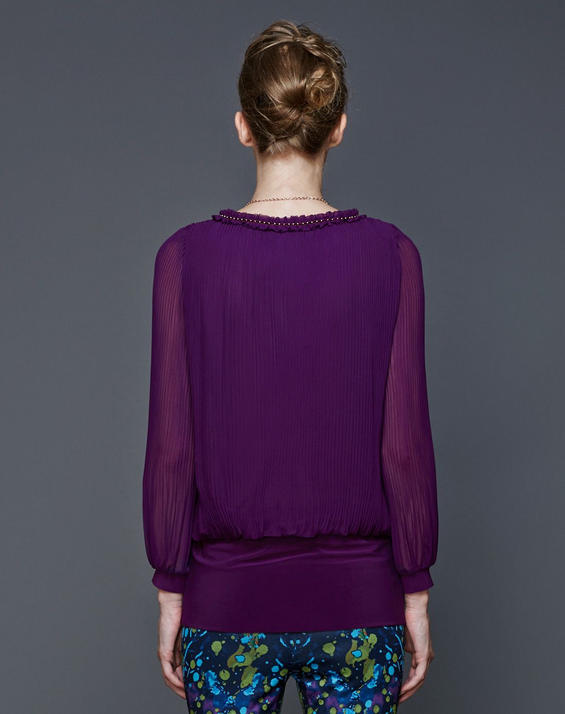 深紫色成熟经典长袖上衣