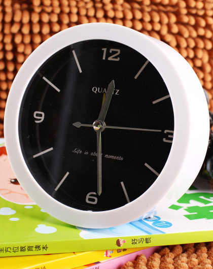 黑白色简约闹钟