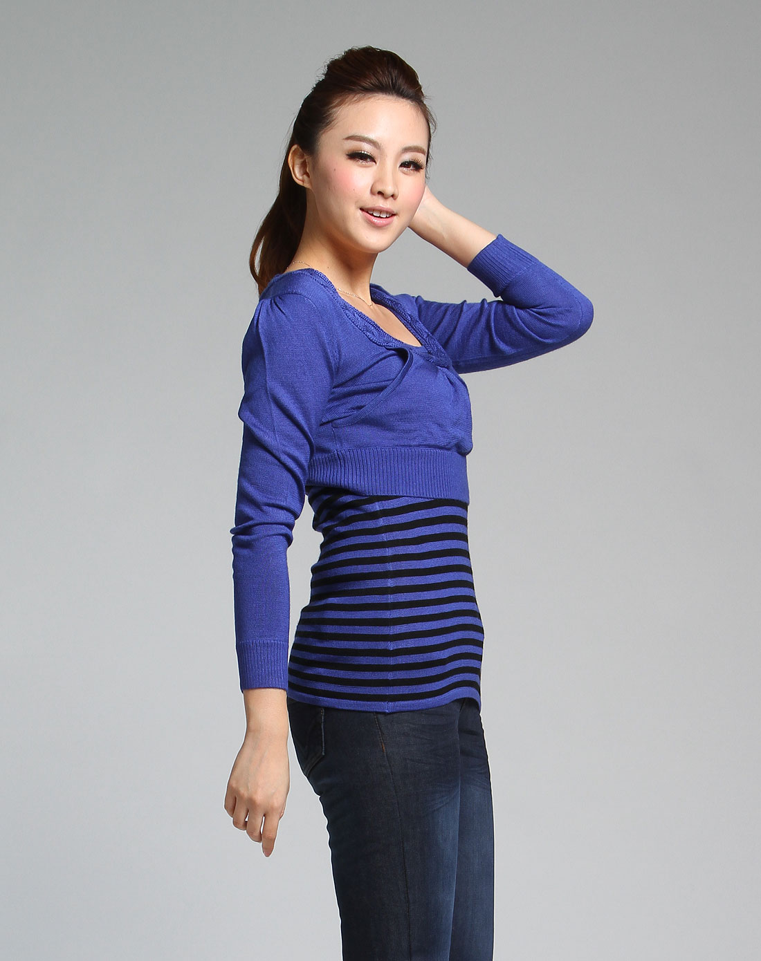 艳蓝色条纹长袖针织两件套