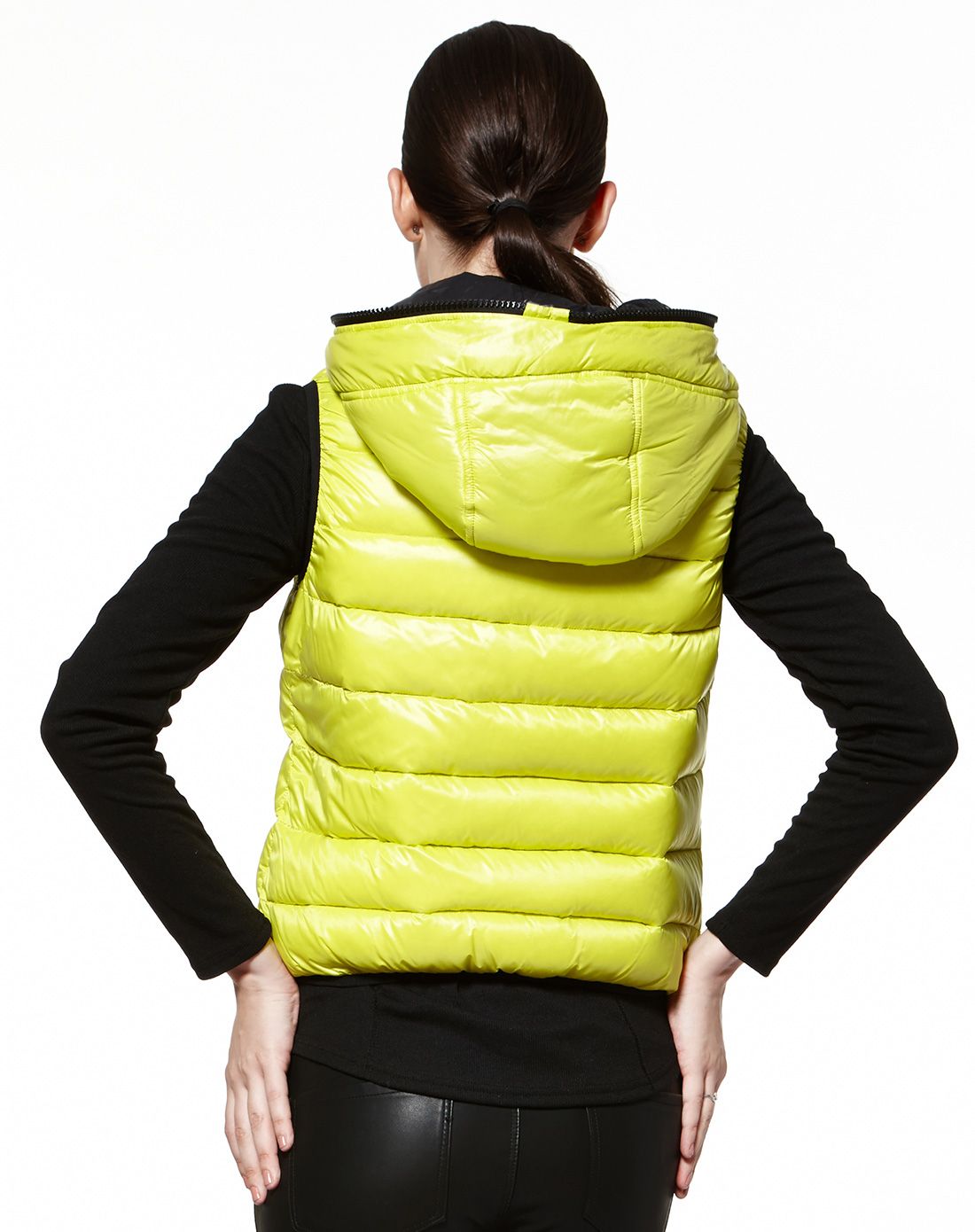 波司登旗下品牌羽绒服波司登女款亮黄/黑色潮流两面穿连帽羽绒背心