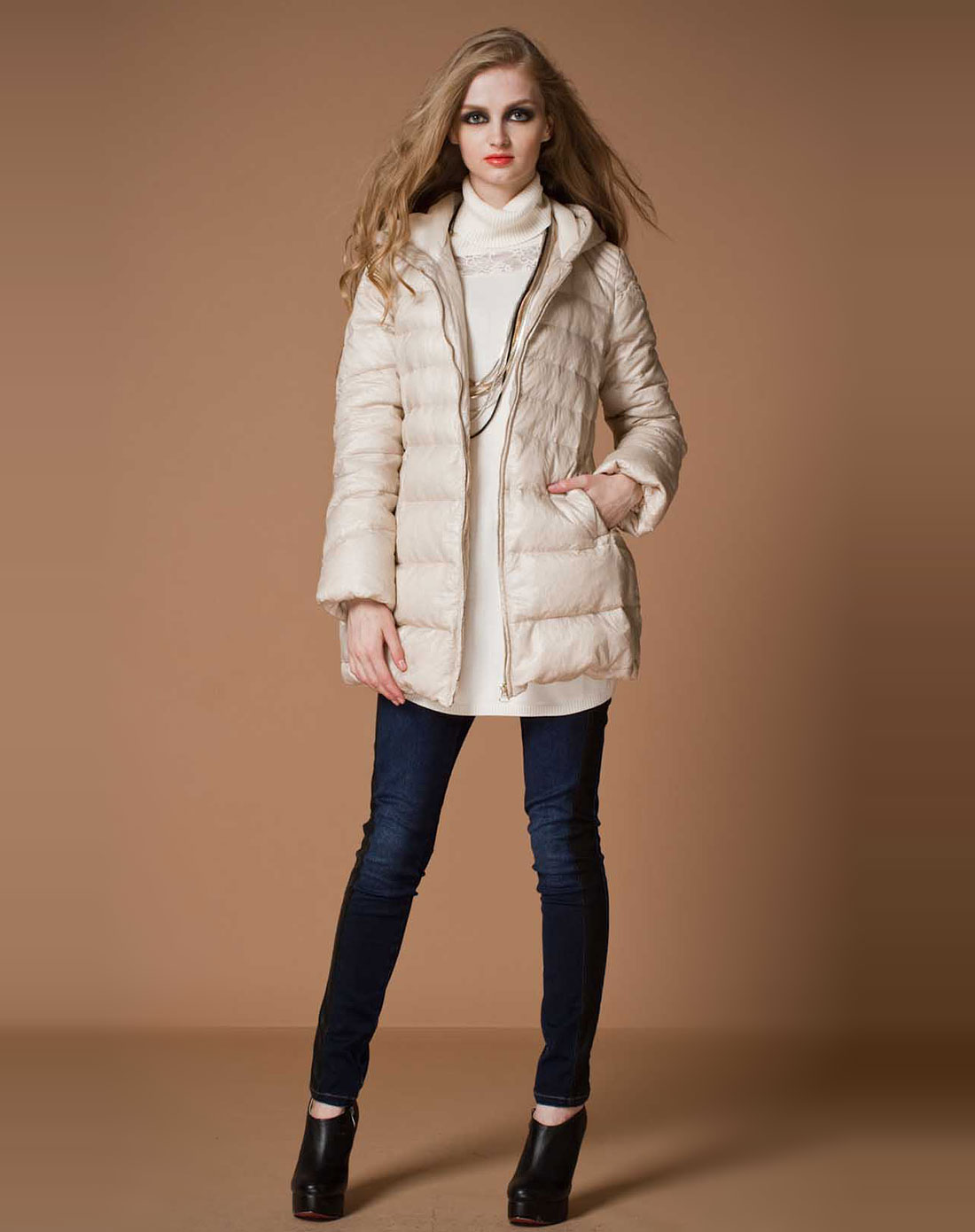 (上线清单无此款)杏白色梦返巴黎蕾丝长袖羽绒服