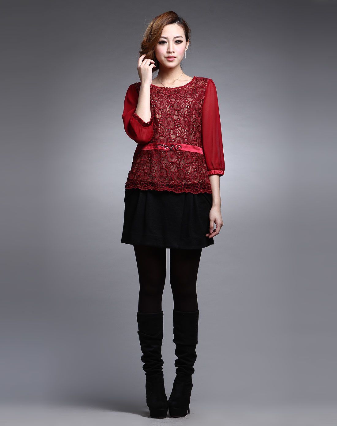 暗红色时尚绣花中袖上衣