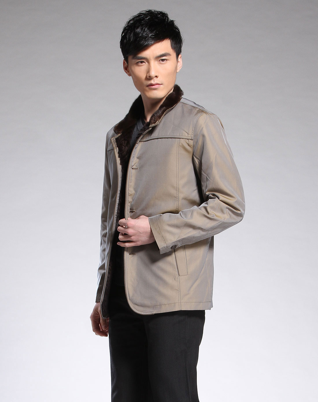 卡其灰色简约时尚长袖外套