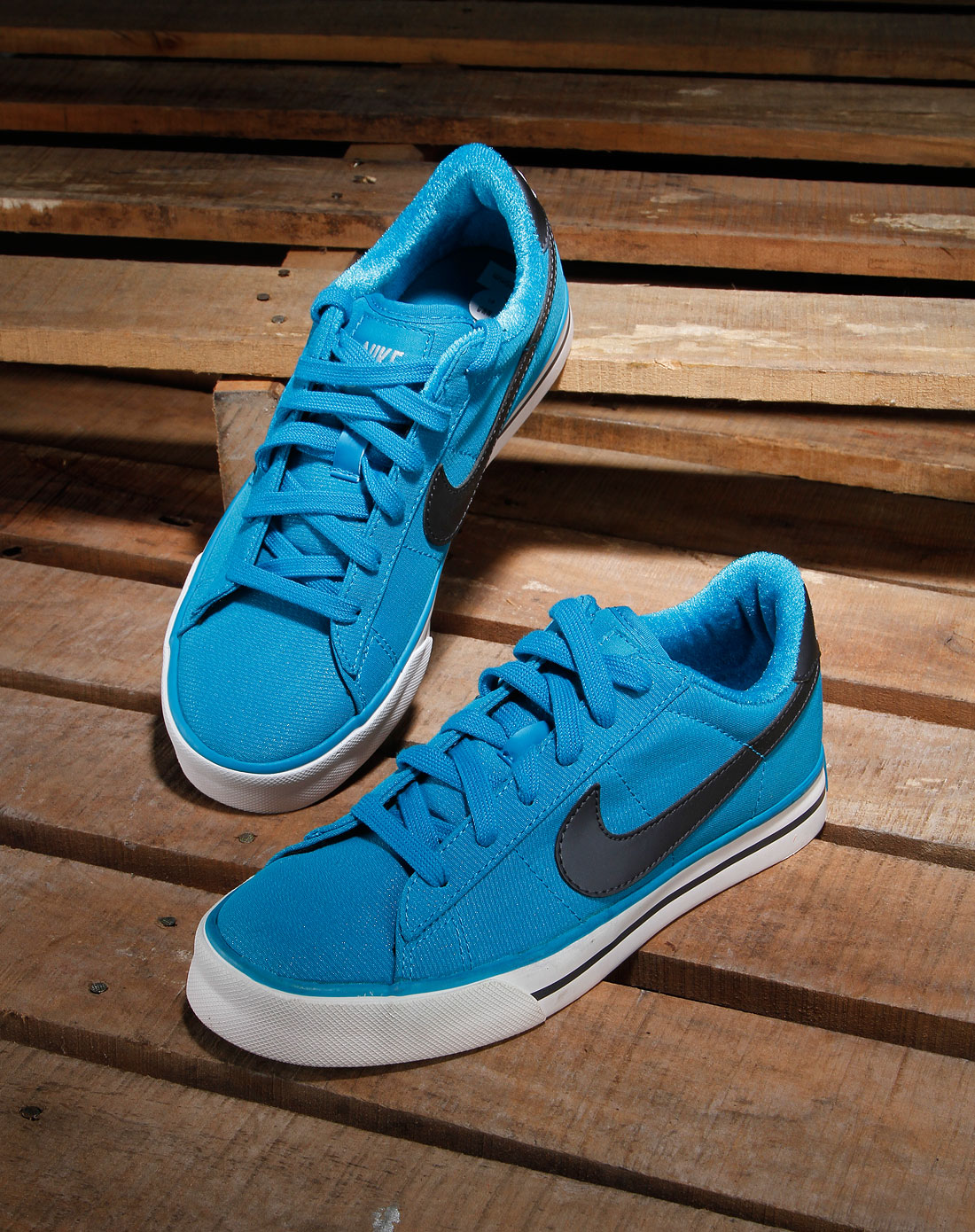 女款深蓝色布纹系带运动鞋