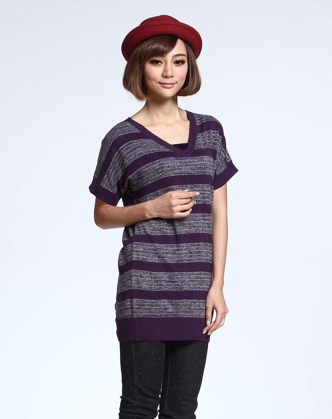 紫灰色条纹v领短袖毛衣