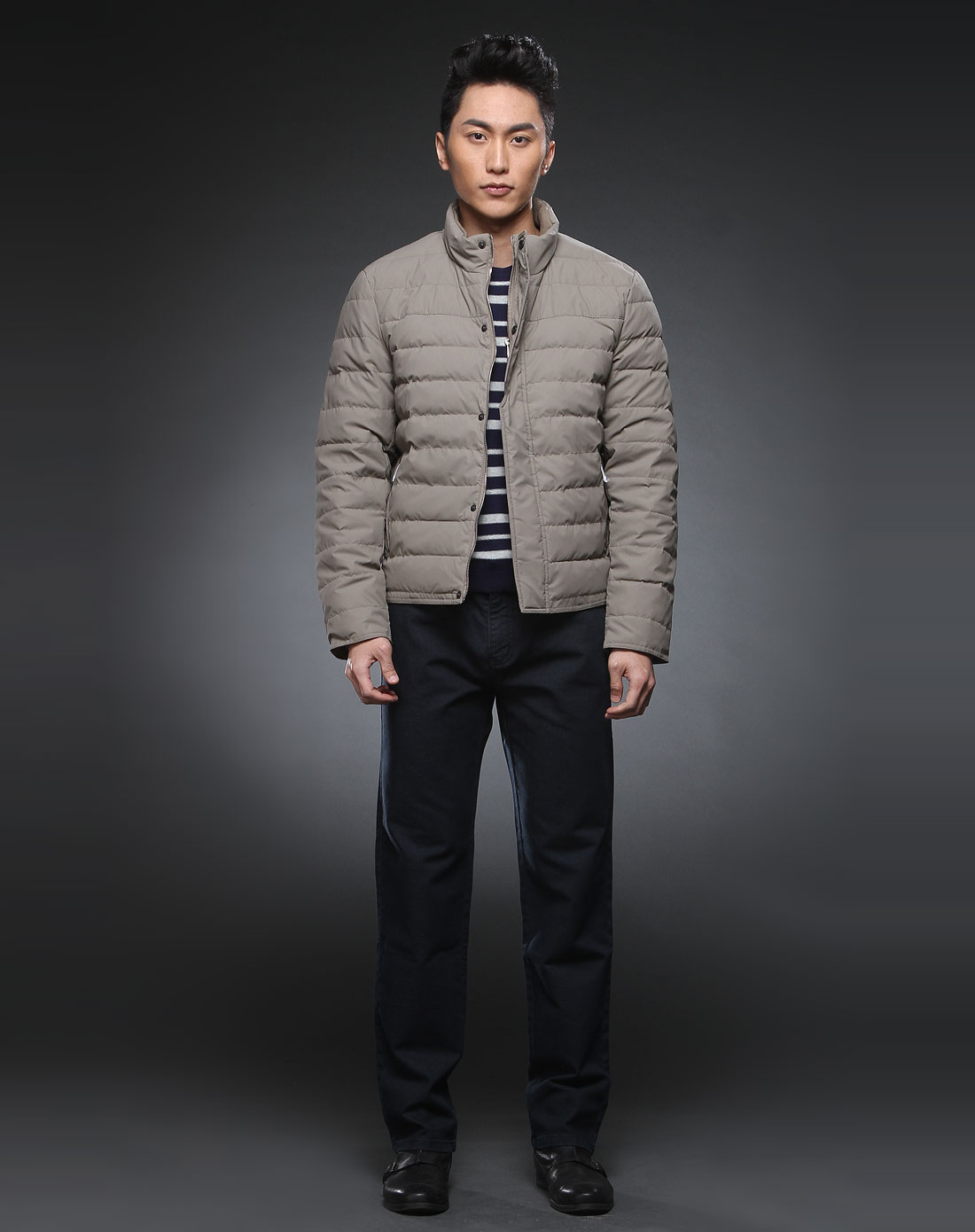 灰卡其色斯文双袋长袖羽绒服