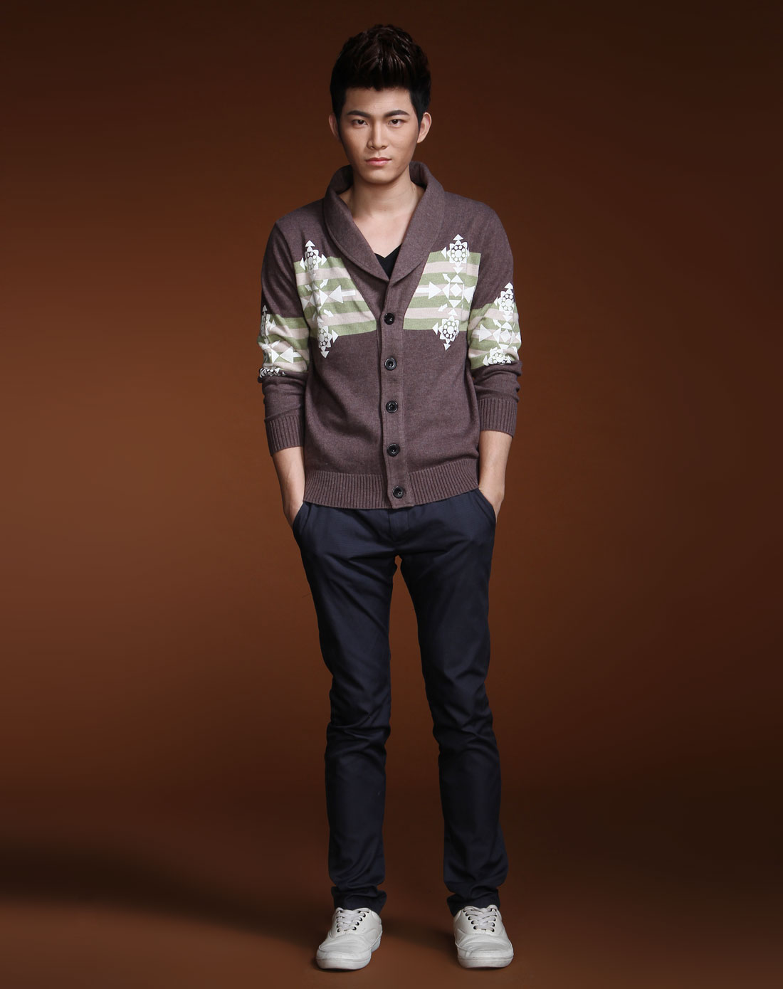 男款棕褐色保暖时尚开襟长袖羊毛衫