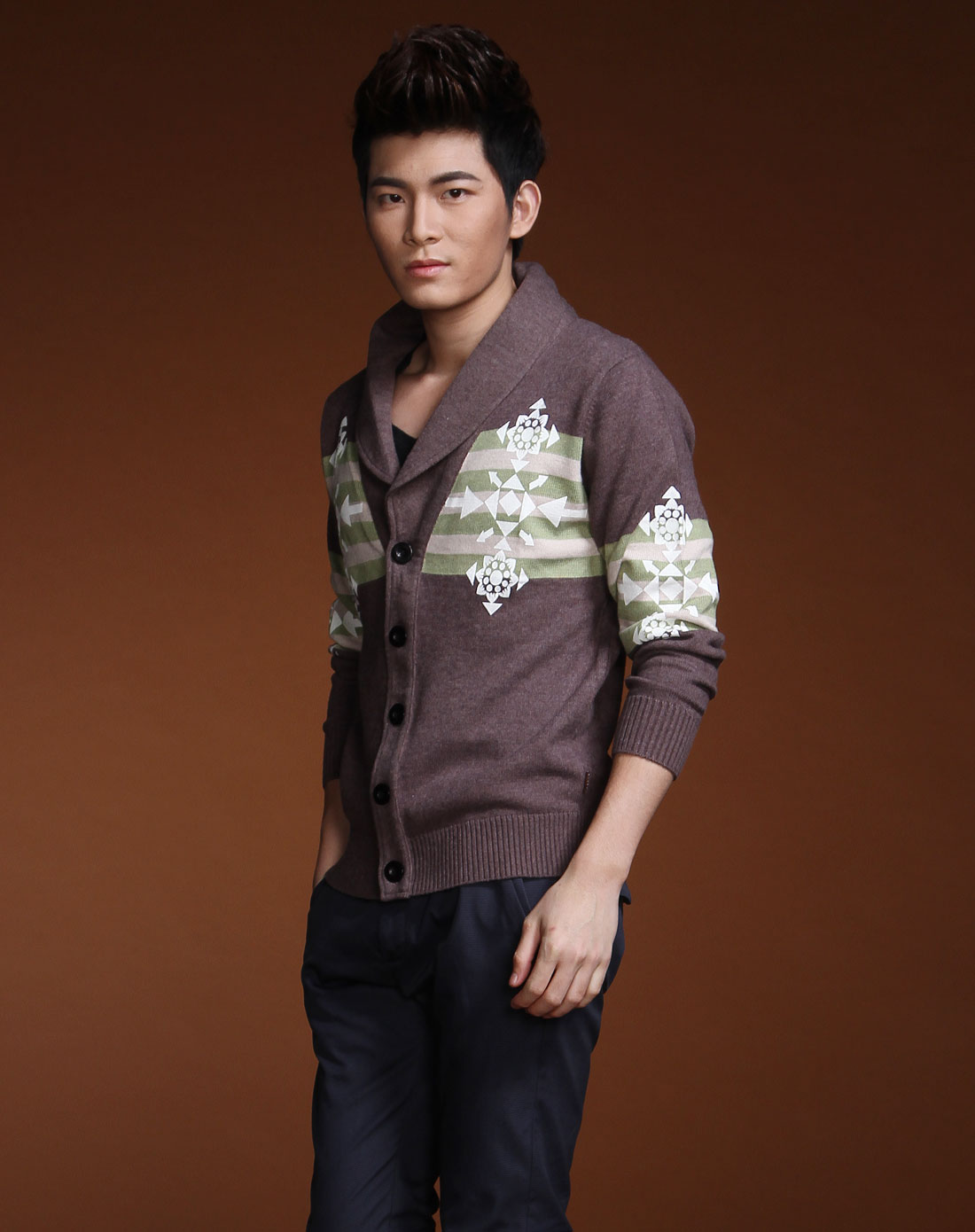 男款棕褐色保暖时尚开襟长袖羊毛衫