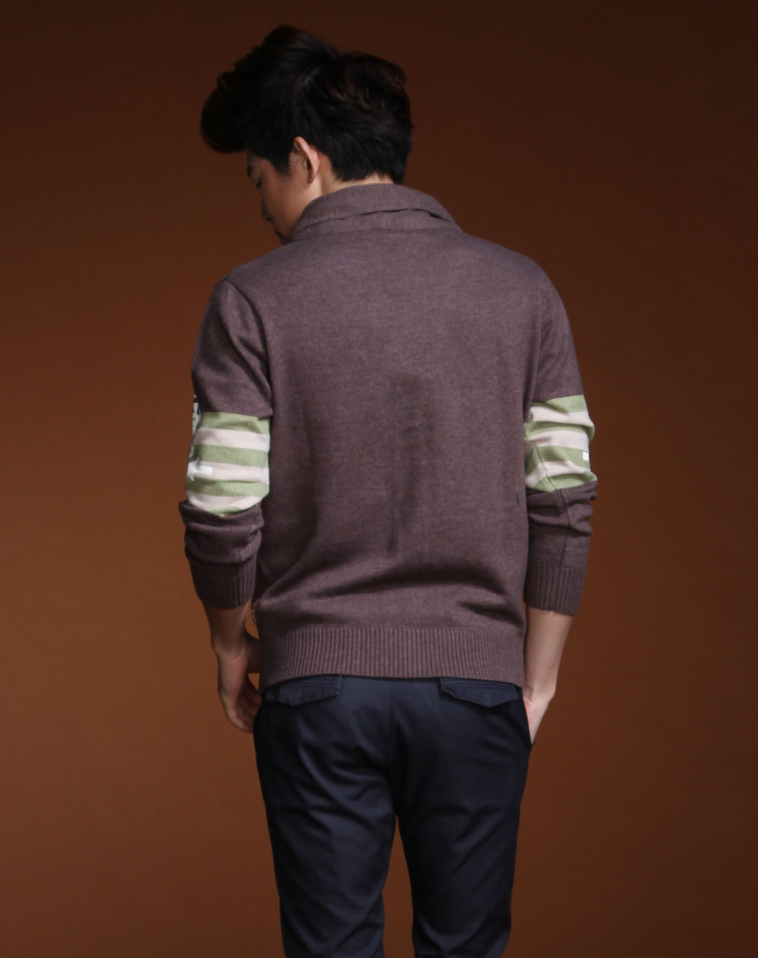 男款棕褐色保暖时尚开襟长袖羊毛衫