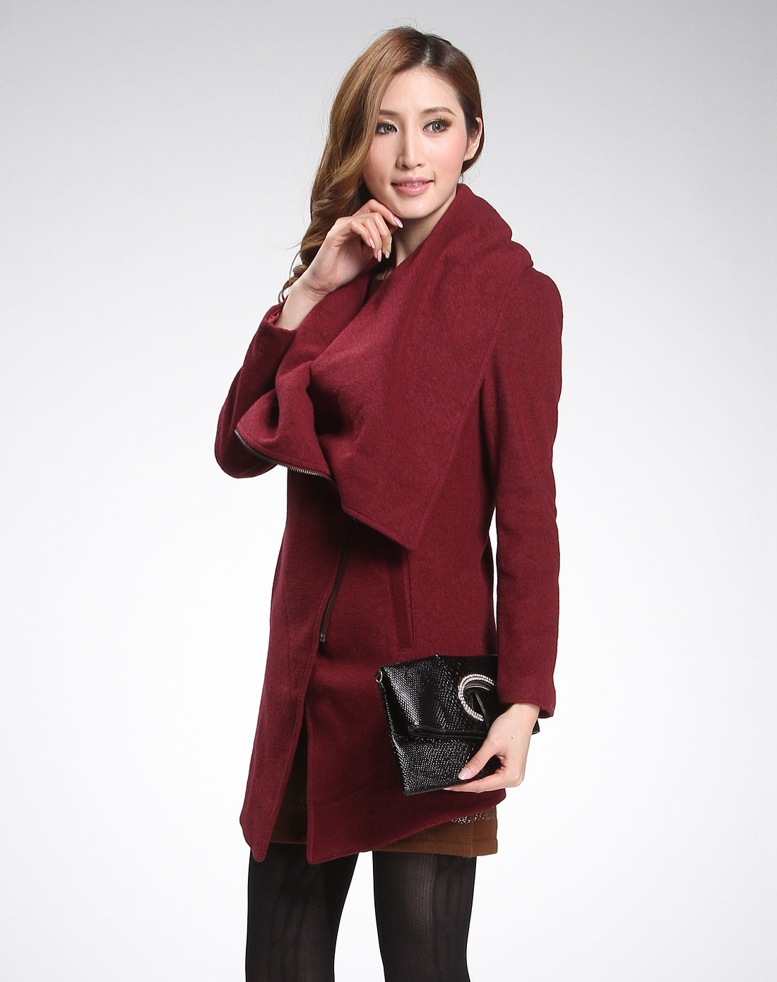 酒红色斜门襟长袖毛呢大衣