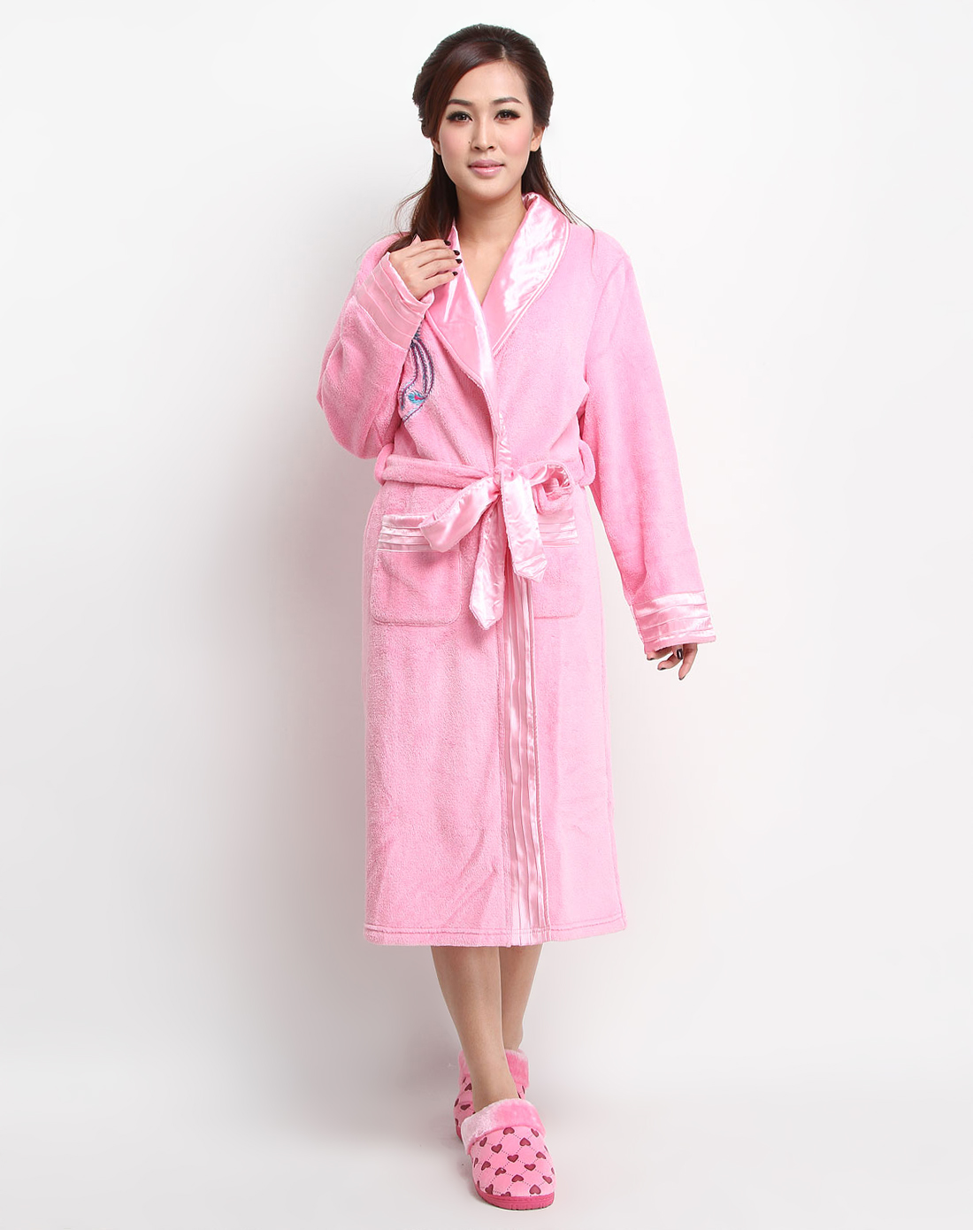 粉红色刺绣珊瑚绒长袖睡袍