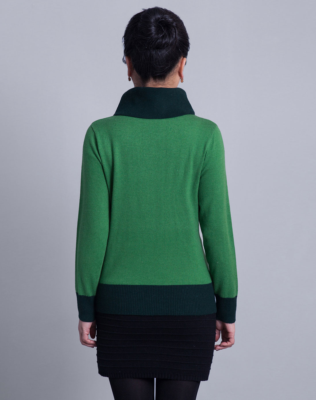 春天绿手工绣花时装盘领毛衫