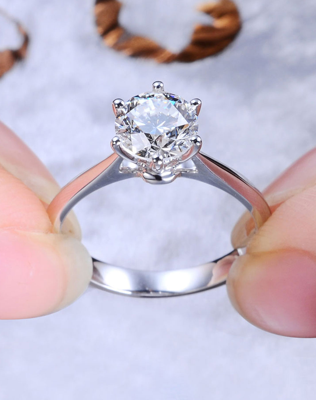 皇冠六爪白18k金1.02克拉h色钻石女戒