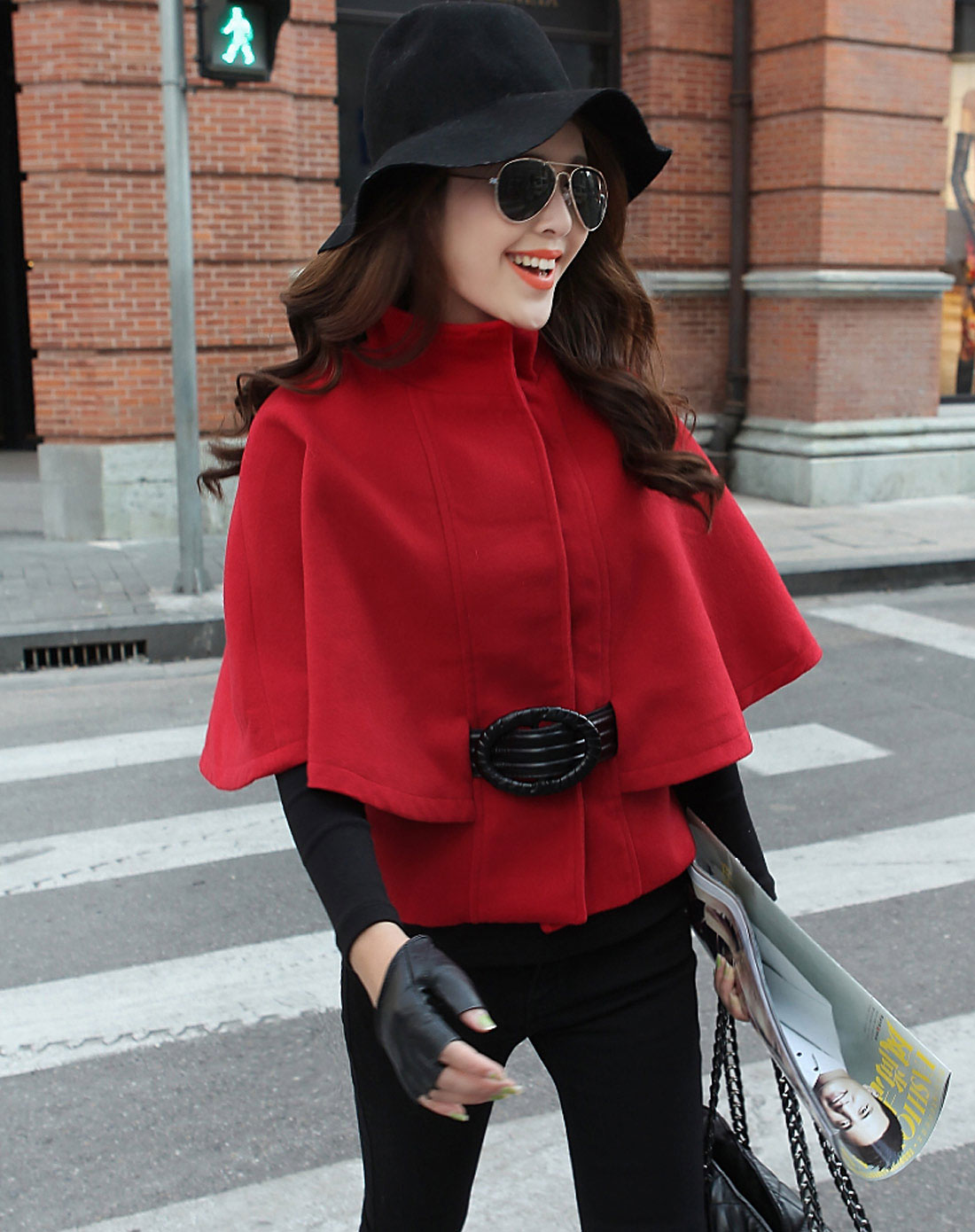 韩都衣舍 红色蝙蝠型毛呢外套