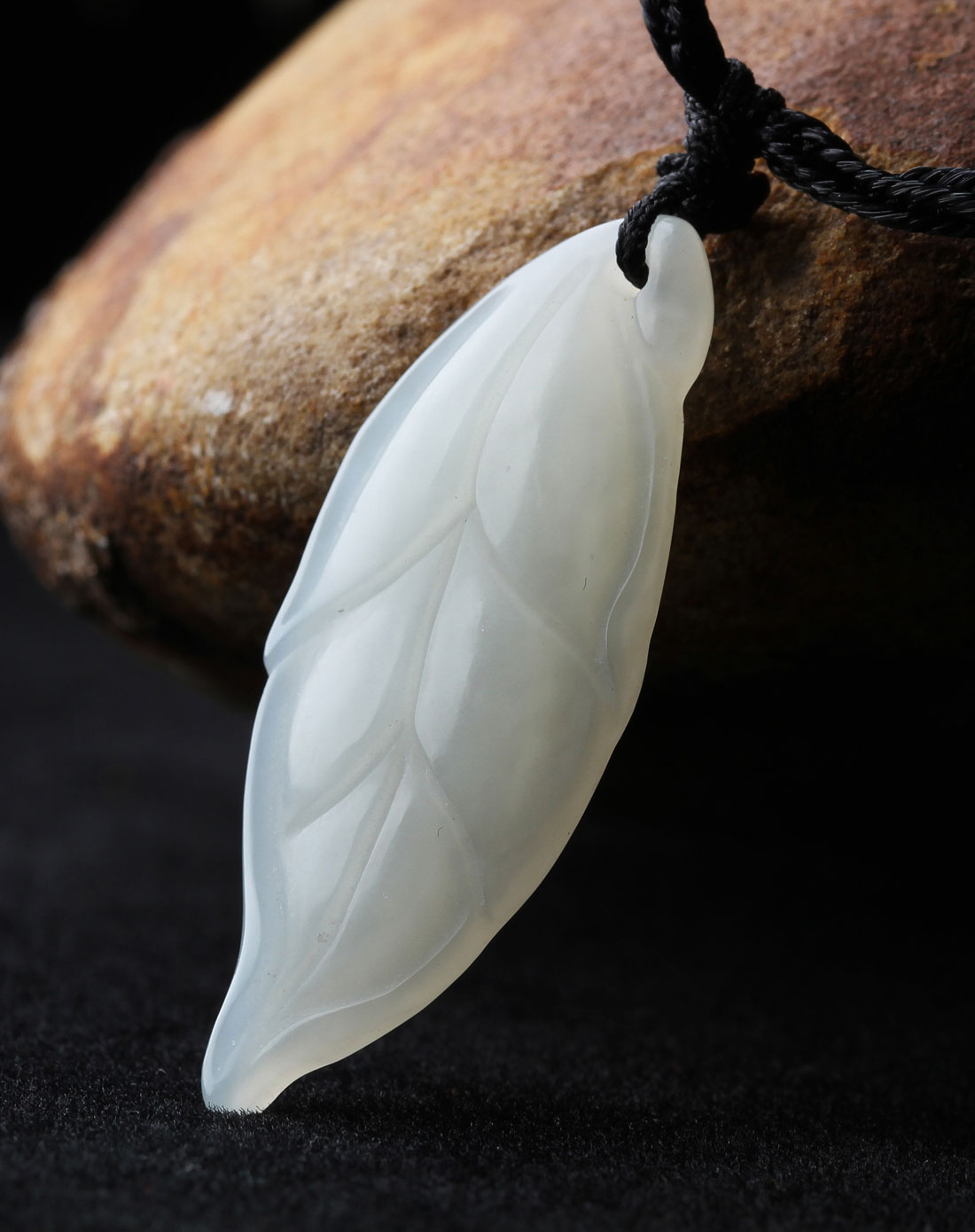 和田玉金枝玉叶挂件